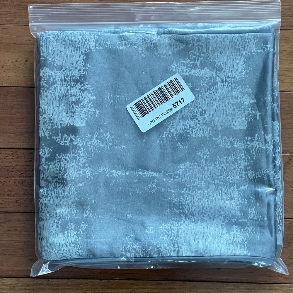 Set of 2. Luxurious 22X22 Jacquard Silver Rain pillow cover Set W.